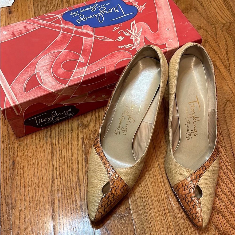 Women's Snake Print Beige and Brown Heels - Vintage!